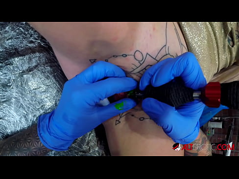 ❤️ Ekstremt tatovert hottie Sully Savage tok en tatovering på klitoris Porno ved no.bsglass.ru ❤